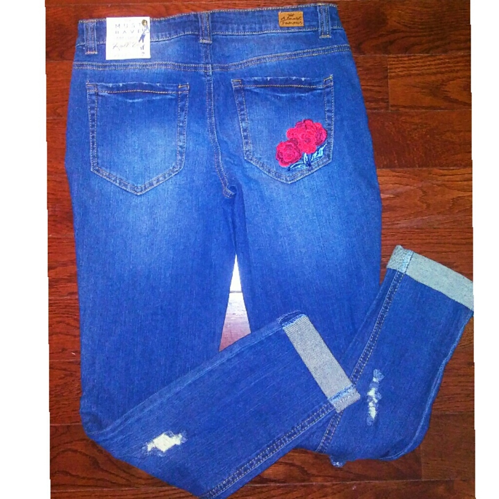 NEW ROLL UP MID RISE JEANS - Picture 3 of 3
